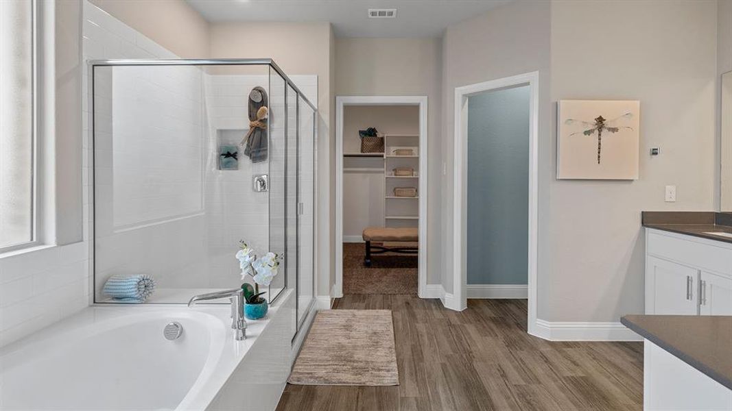 Furnished interior view inside a new home in Lakeview Pointe, Grand Prairie (Image 11).