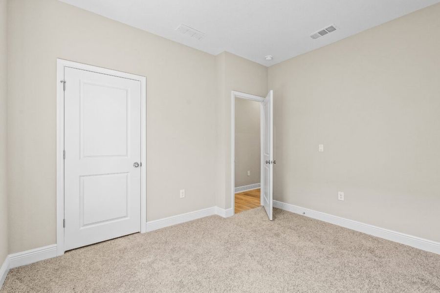 Spacious, unfurnished interior of a new home in Natureview, Freeport (Image 31).