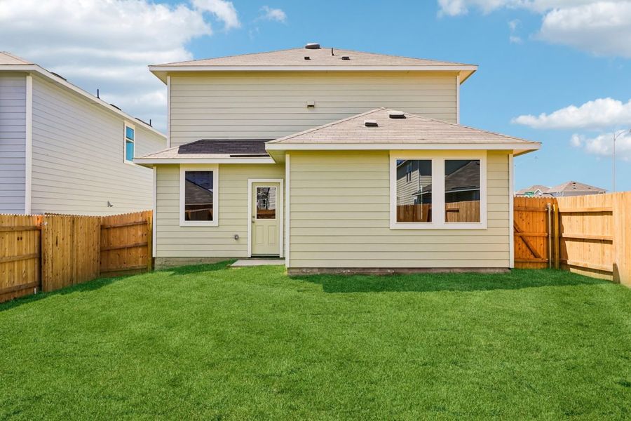 Exterior details and patio area of a home in Edgebrooke, Pflugerville (Image 3).