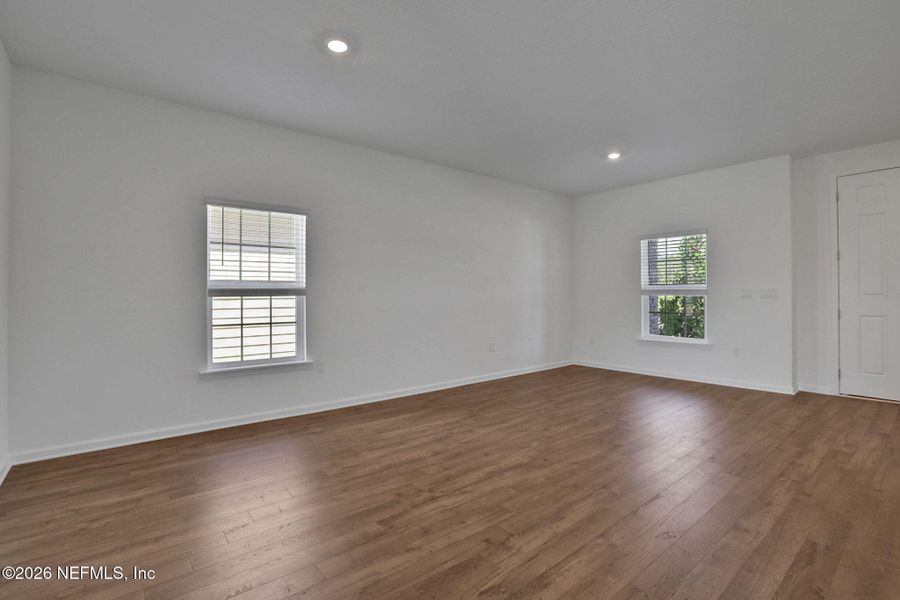 Spacious, unfurnished interior of a new home in Amberly, Green Cove Springs (Image 34).