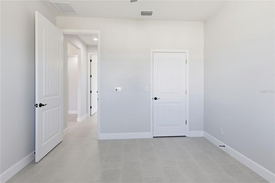 Spacious, unfurnished interior of a new home in , Englewood (Image 26).