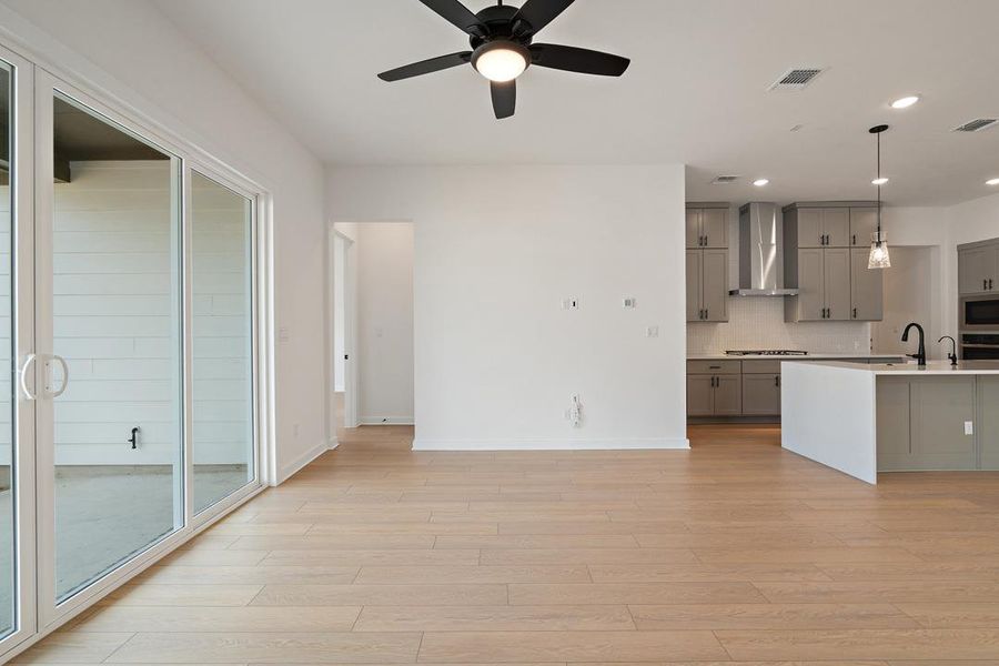 Spacious, unfurnished interior of a new home in Lariat, Liberty Hill (Image 15).