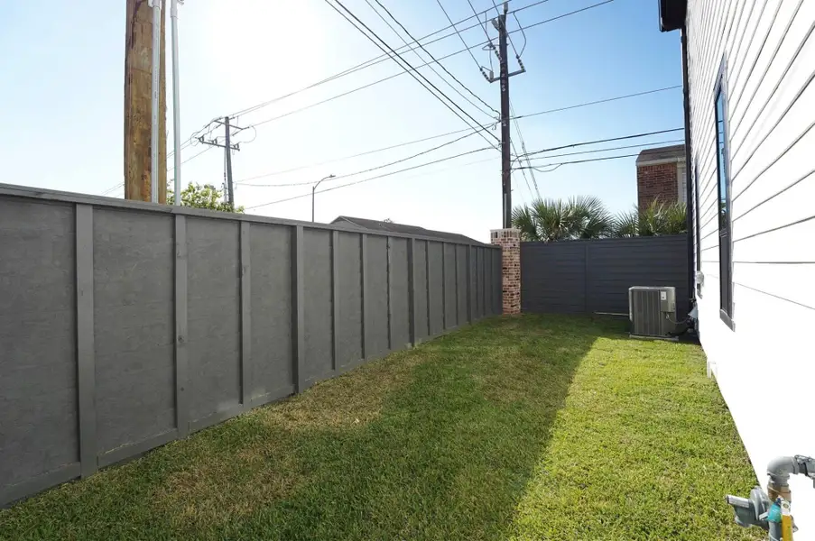 Exterior details and patio area of a home in Uptown District, Houston (Image 3).