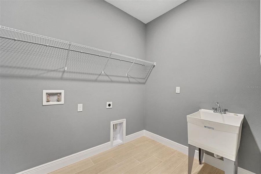 Spacious, unfurnished interior of a new home in Green Key Village, Lady Lake (Image 29). Spacious, unfurnished interior of a new home in Green Key Village, Lady Lake (Image 29).