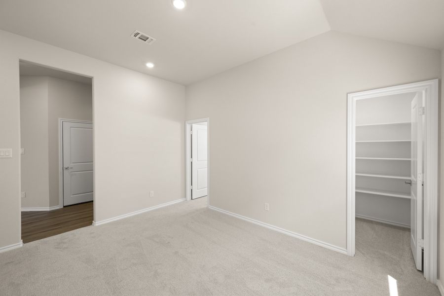 Spacious, unfurnished interior of a new home in Hunters Ridge, Crowley (Image 26).