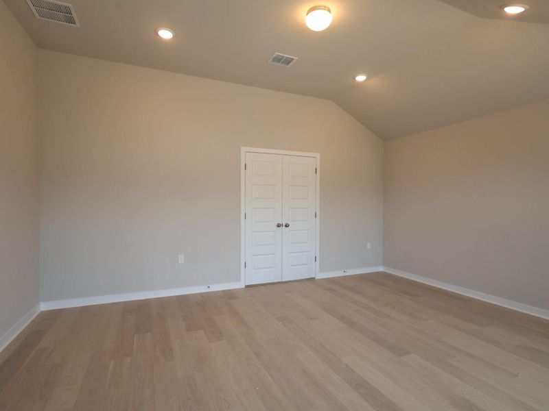 Spacious, unfurnished interior of a new home in Marble Creek Crossing, Austin (Image 9).