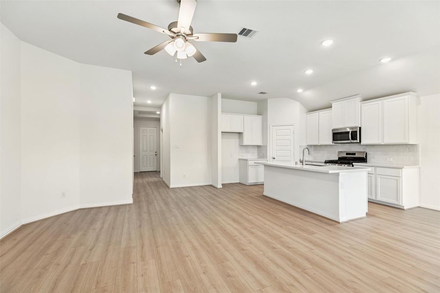 Image 26 of a home in Oakwood Estates.