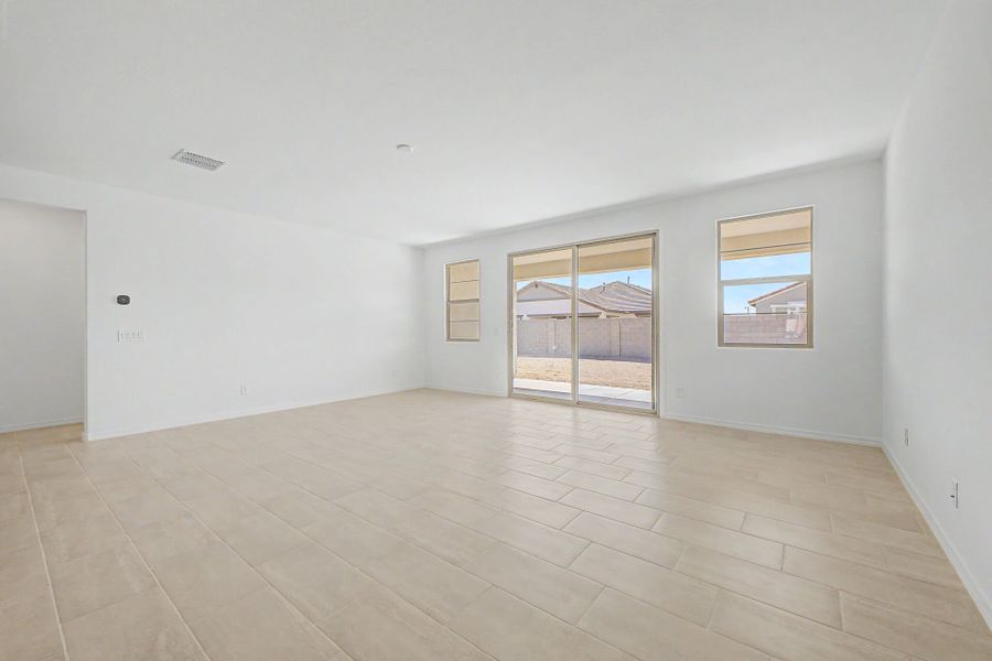 Spacious, unfurnished interior of a new home in Las Ventanas, Goodyear (Image 6).