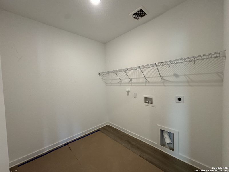 Spacious, unfurnished interior of a new home in Enclave at Hennersby Hollow 50's, San Antonio (Image 12). Spacious, unfurnished interior of a new home in Enclave at Hennersby Hollow 50's, San Antonio (Image 12).