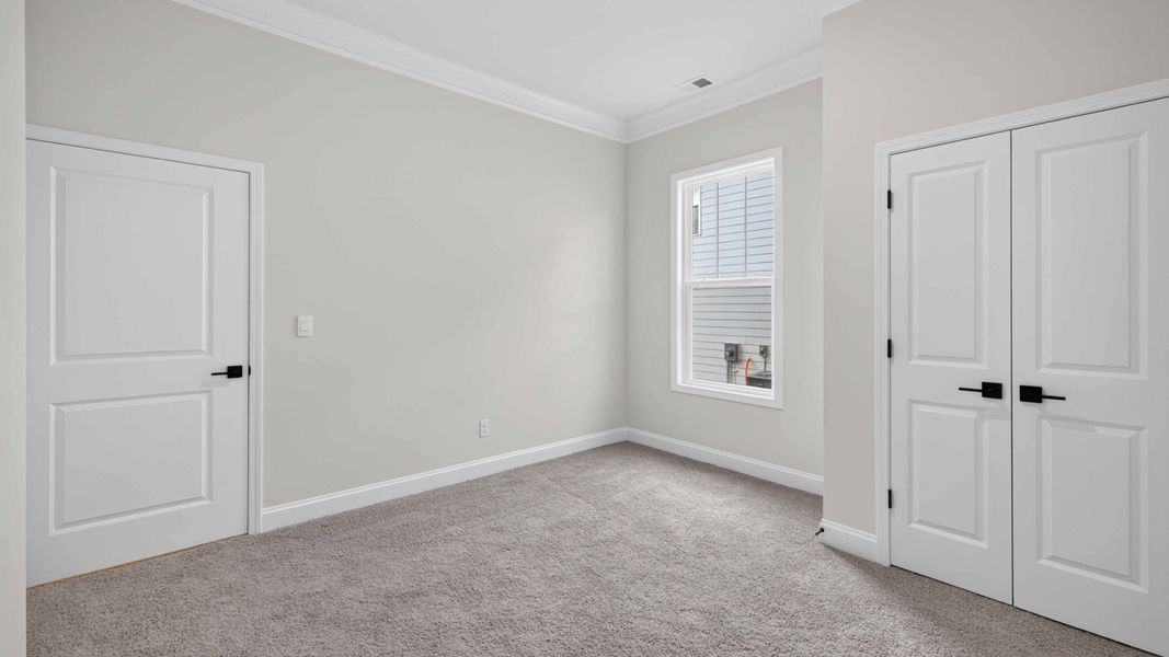 Spacious, unfurnished interior of a new home in Sylvan Creek, Denver (Image 21).
