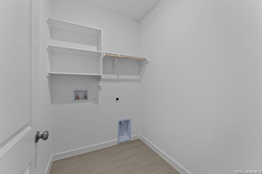 Spacious, unfurnished interior of a new home in Espada, San Antonio (Image 19).