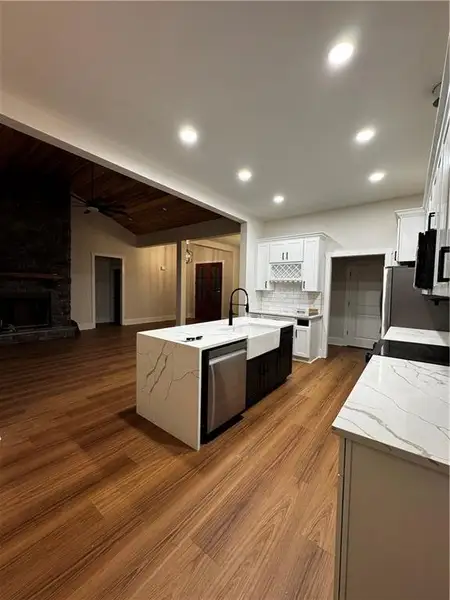 Furnished interior view inside a new home in , Hartwell (Image 3).