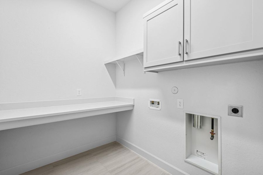 Spacious, unfurnished interior of a new home in ARTAVIA - Parkview Collection, Conroe (Image 33).
