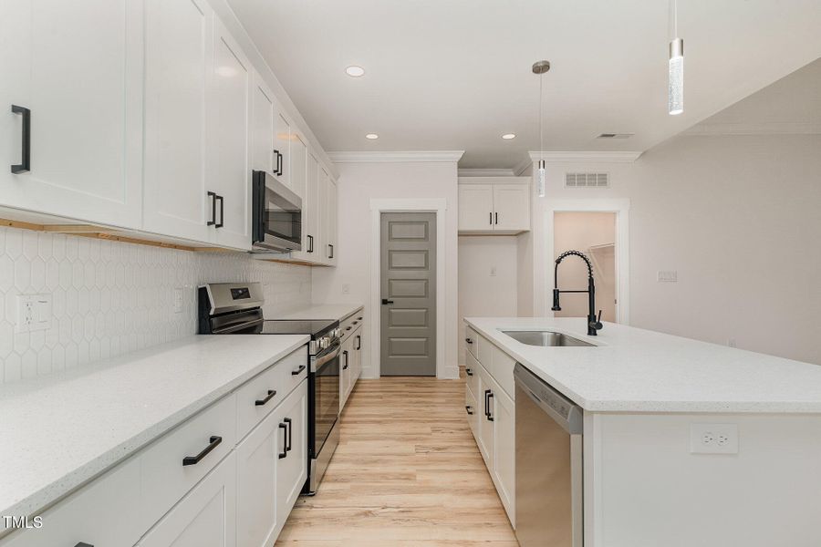 011_dsc00042-edit_792