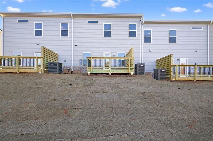 Exterior details and patio area of a home in Franklin Manor, Lawrenceville (Image 24).