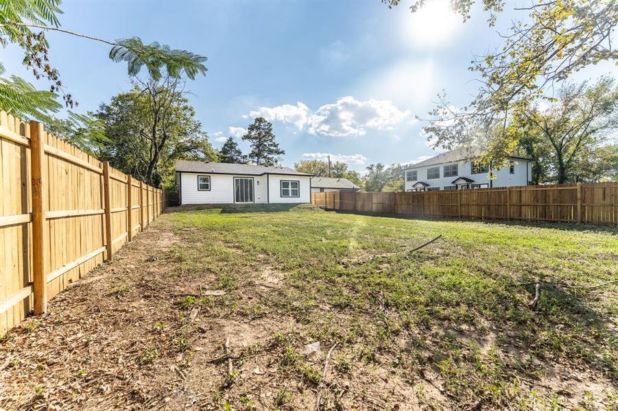 Exterior details and patio area of a home in , Sulphur Springs (Image 12).