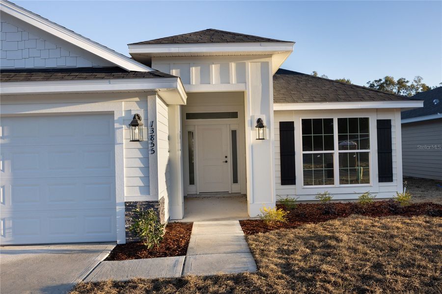 Exterior details and patio area of a home in Kirkland Farms, Alachua (Image 3).