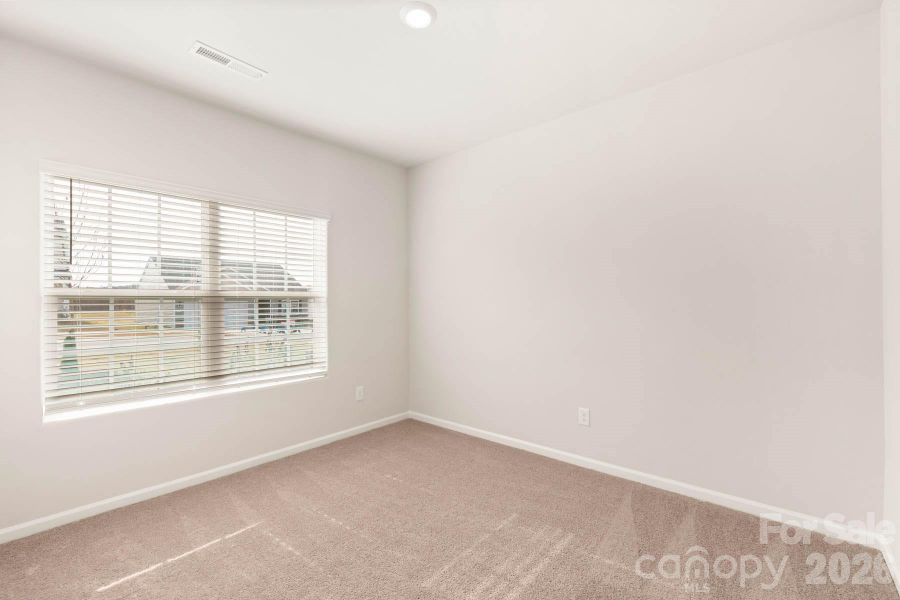 Spacious, unfurnished interior of a new home in Stagecoach Station, Gastonia (Image 11).