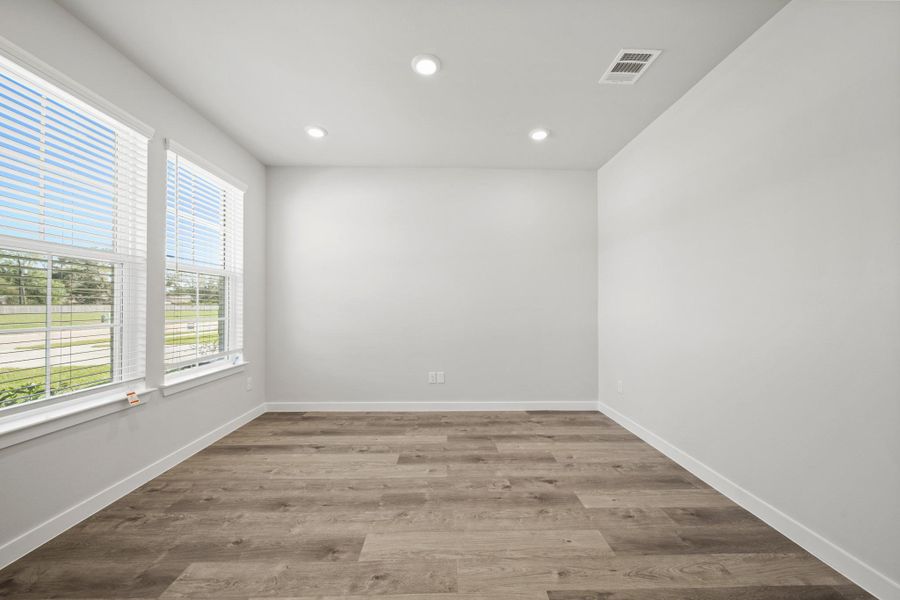 Spacious, unfurnished interior of a new home in Russell Ranch, Bay City (Image 20).
