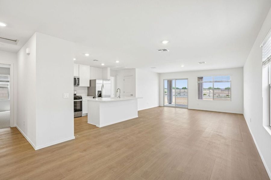 Spacious, unfurnished interior of a new home in Bella Camino Traditions, San Tan Valley (Image 7). Spacious, unfurnished interior of a new home in Bella Camino Traditions, San Tan Valley (Image 7).