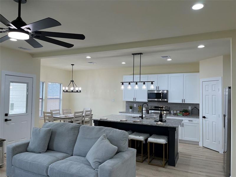 Furnished interior view inside a new home in , Corsicana (Image 17).