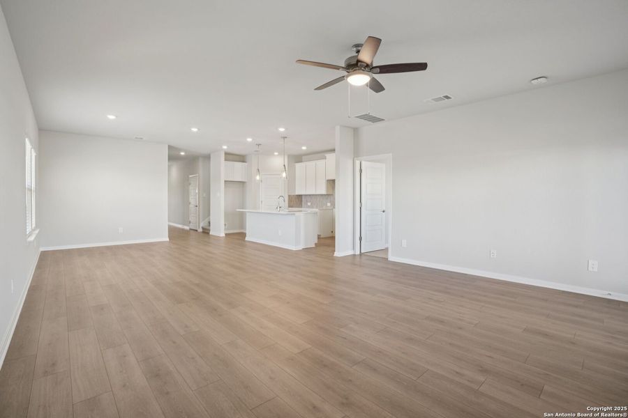 Spacious, unfurnished interior of a new home in Carmel Ranch, Schertz (Image 42). Spacious, unfurnished interior of a new home in Carmel Ranch, Schertz (Image 42).