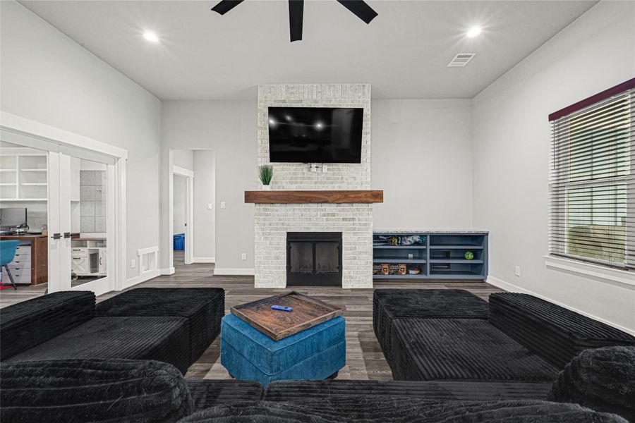 Furnished interior view inside a new home in , Alvin (Image 17).
