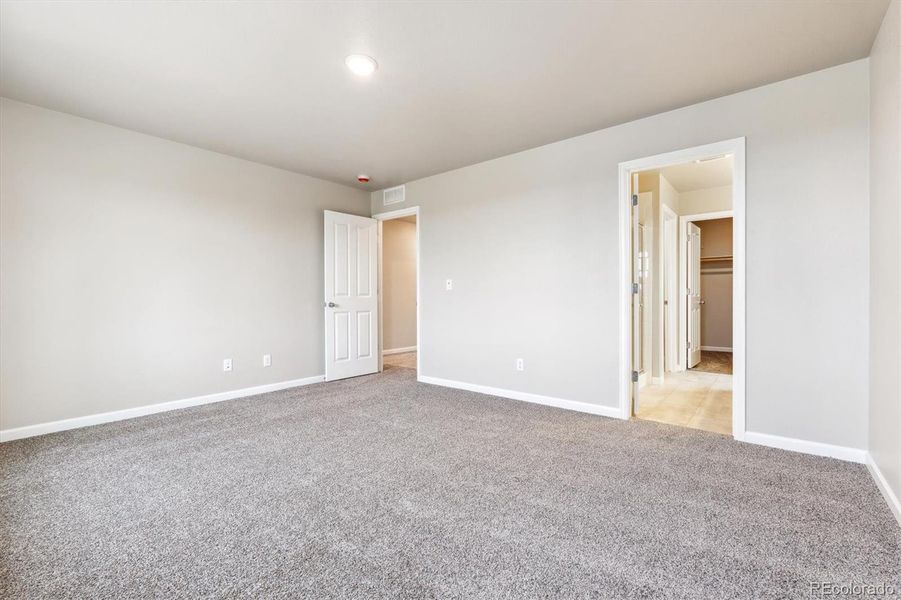 Spacious, unfurnished interior of a new home in Pintail Commons at Johnstown Village, Johnstown (Image 10).