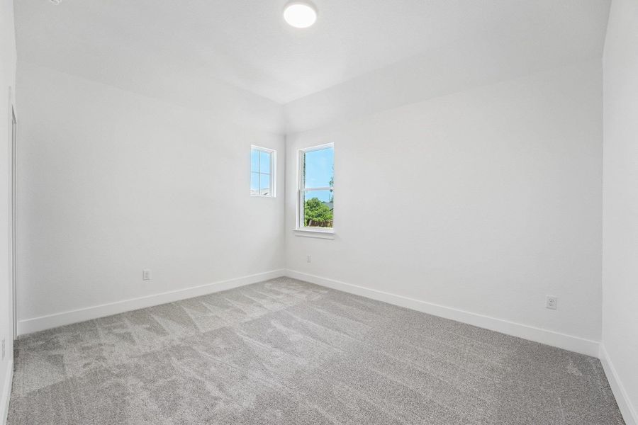 Spacious, unfurnished interior of a new home in Persimmon, Buda (Image 15).