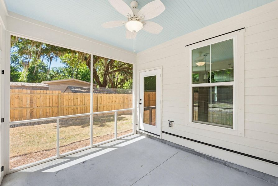 Exterior details and patio area of a home in , Seabrook (Image 20).