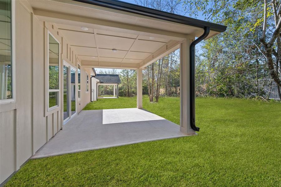 Large covered patio w/patio doors leading into the den.