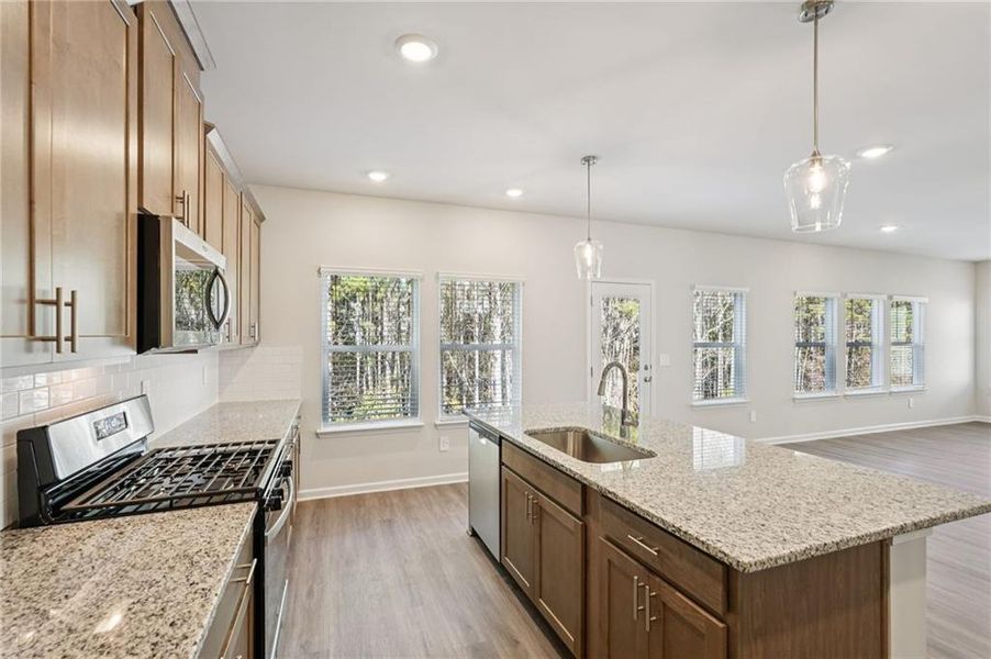Furnished interior view inside a new home in Ivey Township, Dallas (Image 9).