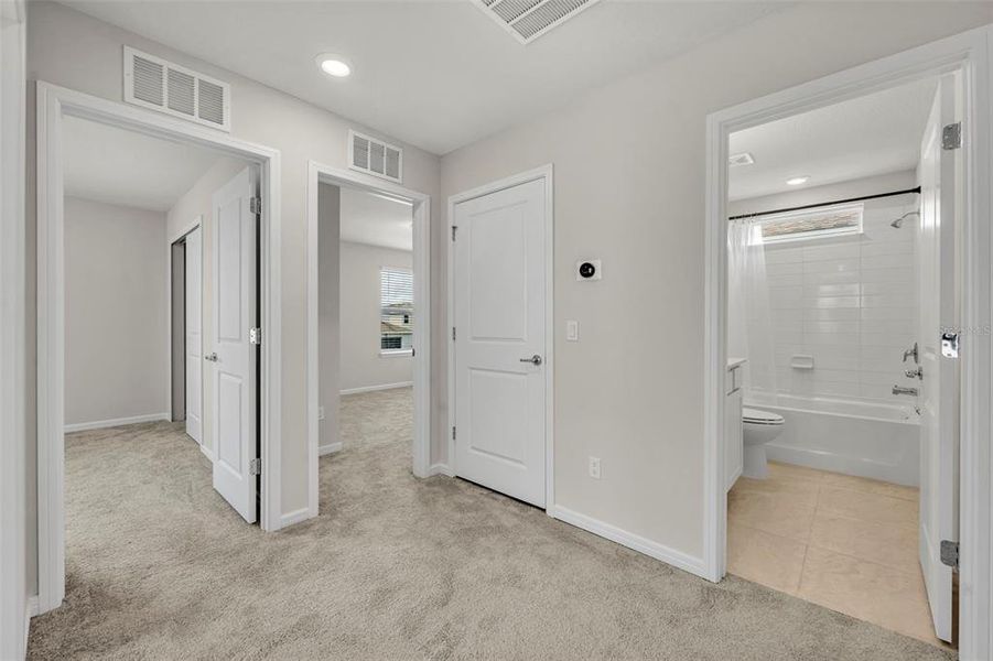 Spacious, unfurnished interior of a new home in , Kissimmee (Image 33).
