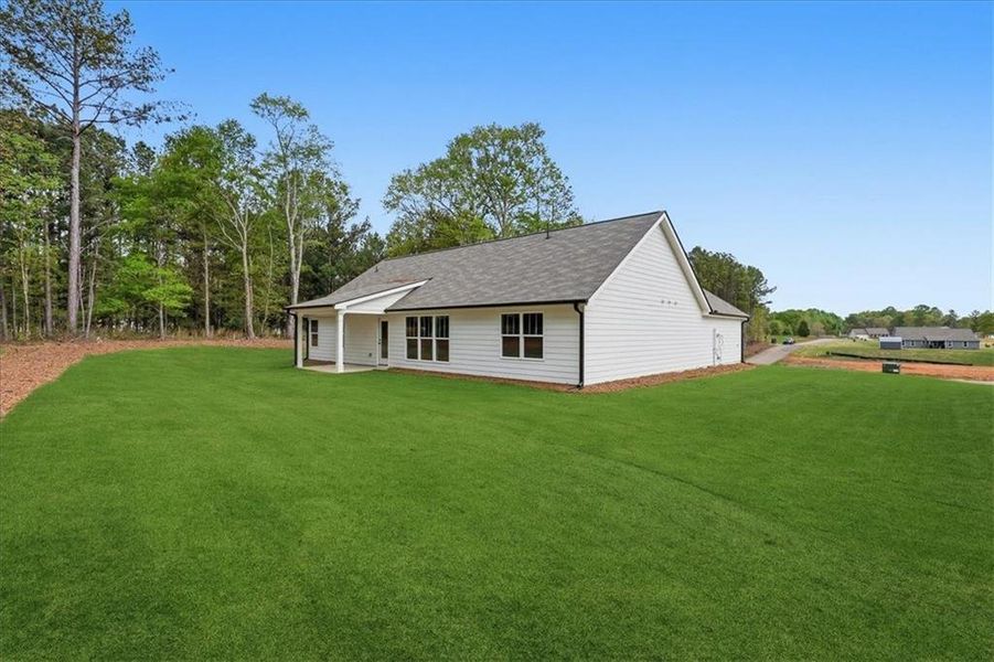 Exterior details and patio area of a home in , Hartwell (Image 4).