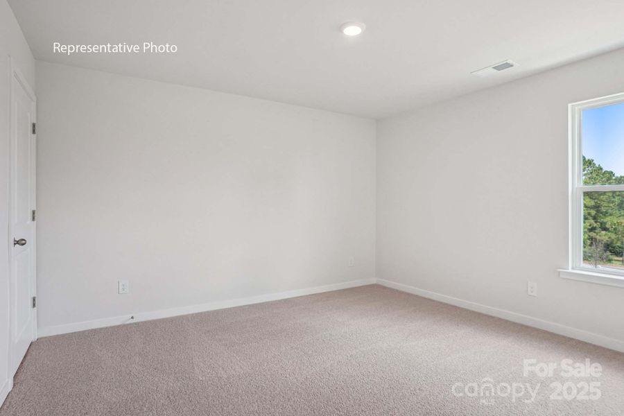 Spacious, unfurnished interior of a new home in Calvin Creek, Troutman (Image 21).