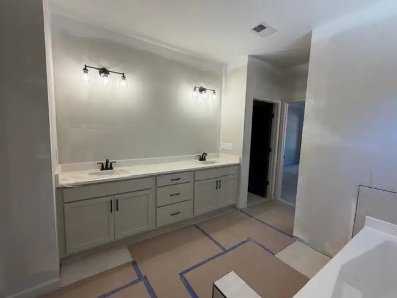 Image 13 of a home in Blackwelder Bluff.