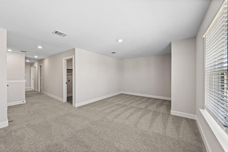 Spacious, unfurnished interior of a new home in Princeton Heights, Princeton (Image 5).