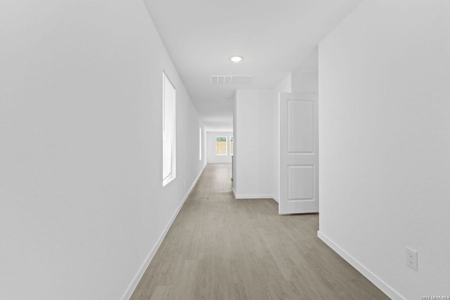 Spacious, unfurnished interior of a new home in Guadalupe Ridge, New Braunfels (Image 29).