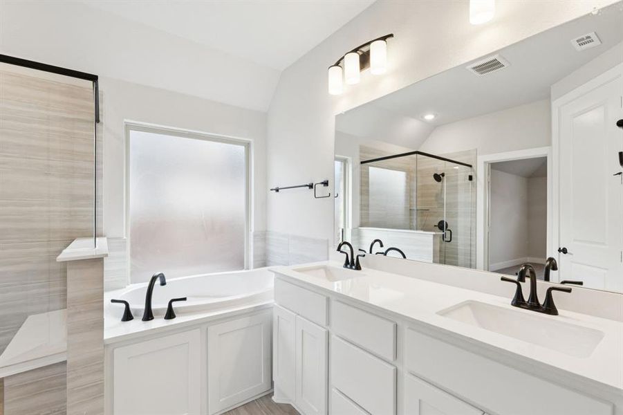 Furnished interior view inside a new home in Dove Hollow, Waxahachie (Image 10).