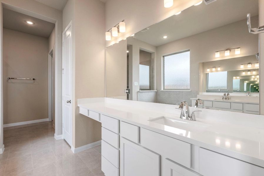 Furnished interior view inside a new home in Valencia, Manvel (Image 5).