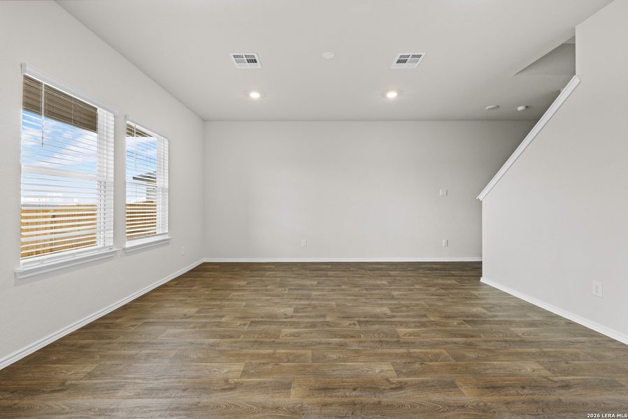 Spacious, unfurnished interior of a new home in Winding Creek, New Braunfels (Image 12).