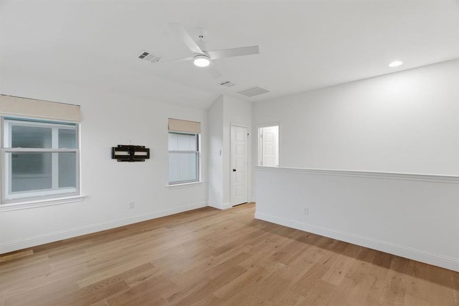 Spacious, unfurnished interior of a new home in , Aledo (Image 33).