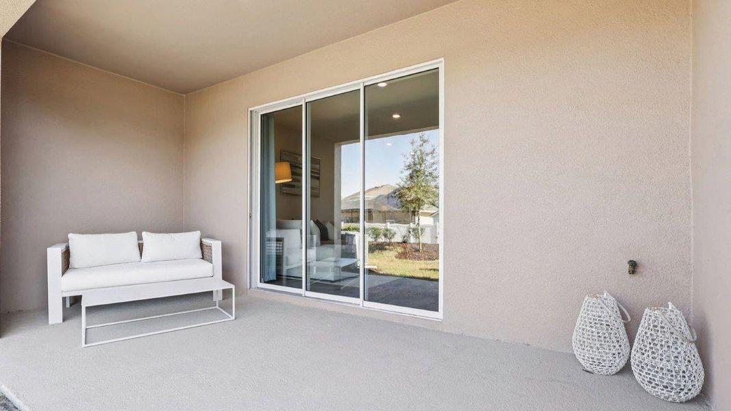Representative exterior details of a home built from the Glen - Unit B by D.R. Horton in Brentwood, Davenport (Image 2).