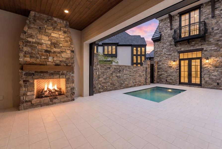 Exterior details and patio area of a home in , Orlando (Image 4).