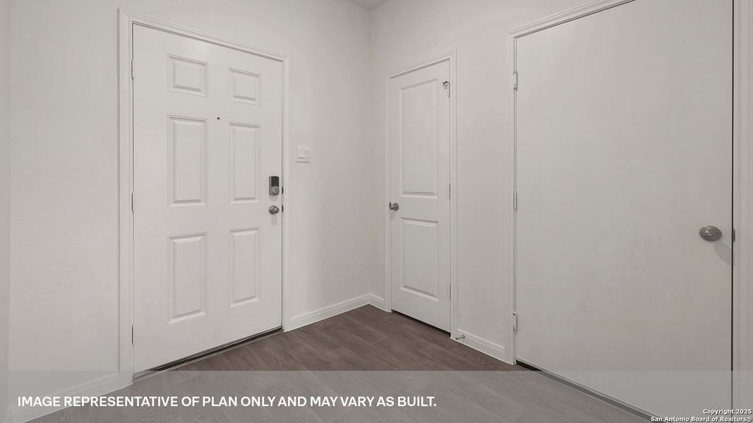 Spacious, unfurnished interior of a new home in Trace, San Marcos (Image 25).