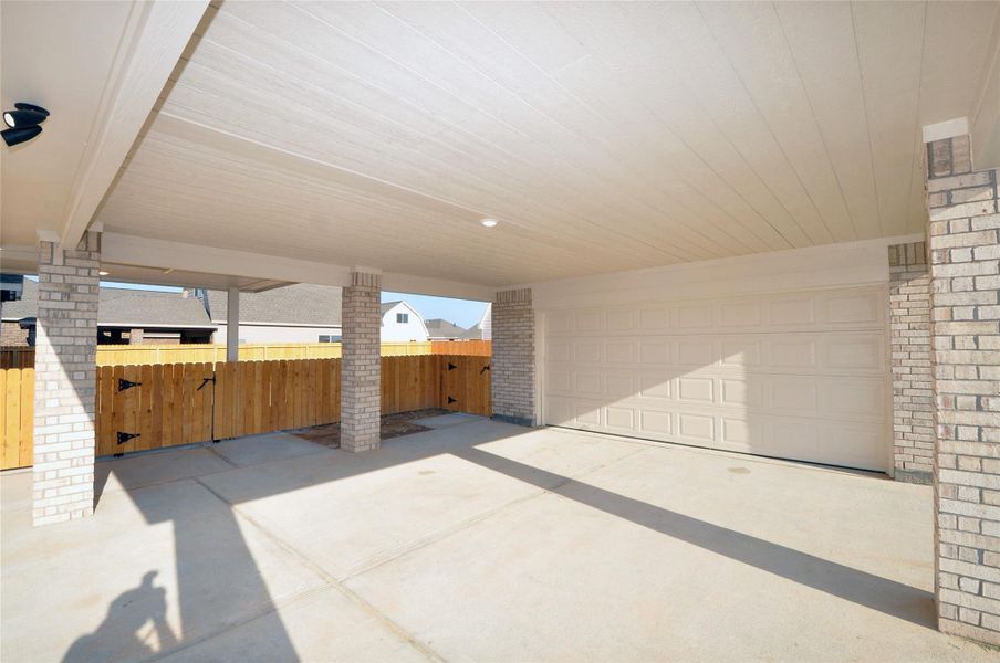 Exterior details and patio area of a home in , League City (Image 3).