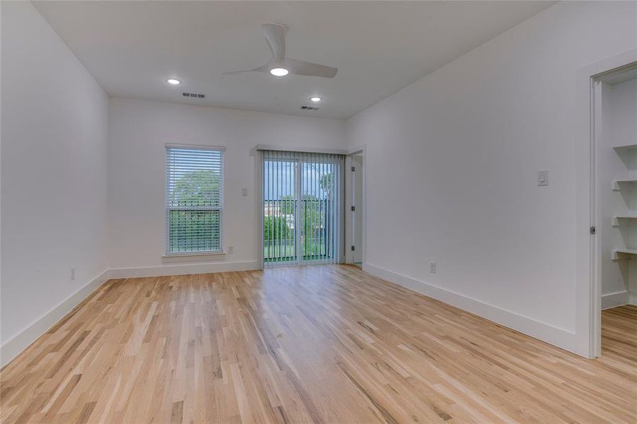 Spacious, unfurnished interior of a new home in , Dallas (Image 38).