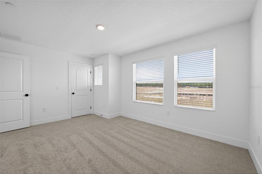 Spacious, unfurnished interior of a new home in , Winter Garden (Image 28).