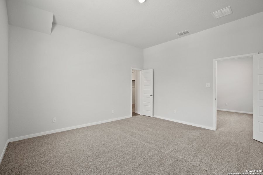 Spacious, unfurnished interior of a new home in Melissa Ranch, San Antonio (Image 25).