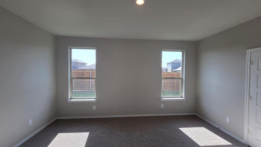 Spacious, unfurnished interior of a new home in Trails of Elizabeth Creek, Fort Worth (Image 14).